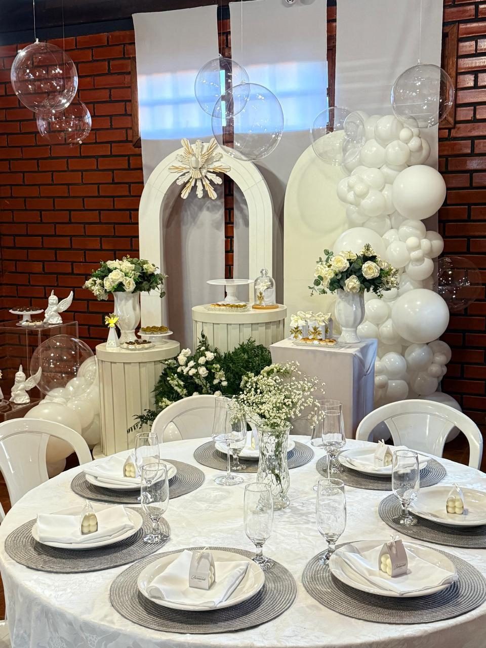 Mesa montada para celebração